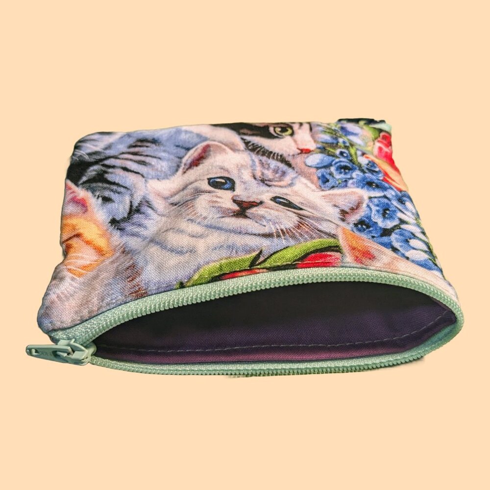 Small Kitten Pouch with Double Zipper - Picture 4 of 5